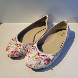 Beta women's floral flats size 7